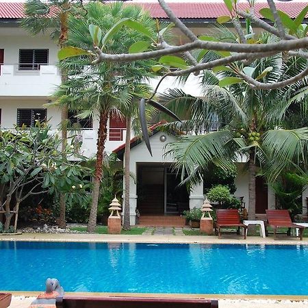 Sirikarn Residence & Luxury Apartments Патая Екстериор снимка