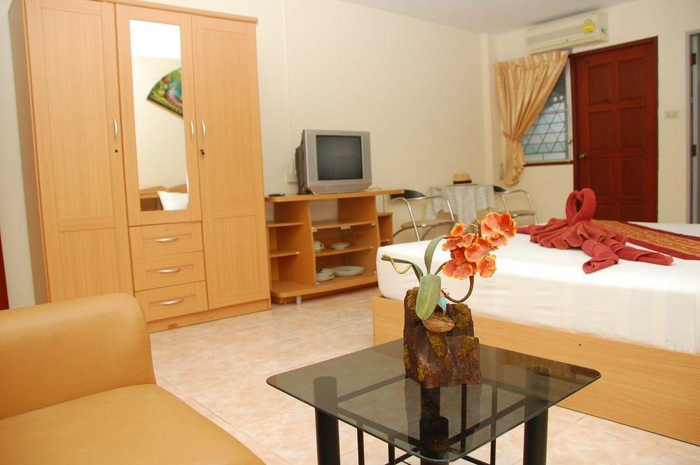 Sirikarn Residence & Luxury Apartments Патая Екстериор снимка