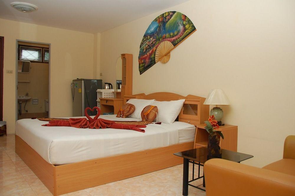 Sirikarn Residence & Luxury Apartments Патая Екстериор снимка