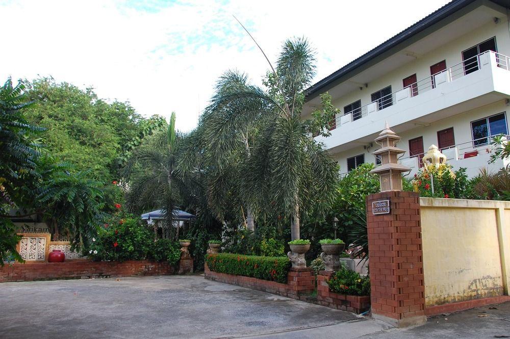 Sirikarn Residence & Luxury Apartments Патая Екстериор снимка