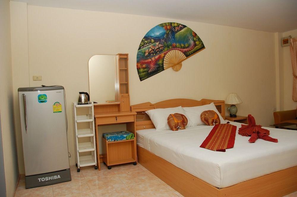 Sirikarn Residence & Luxury Apartments Патая Екстериор снимка