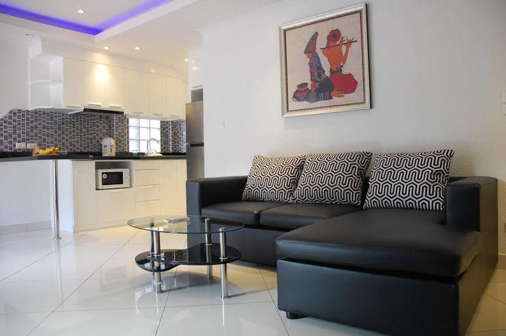 Sirikarn Residence & Luxury Apartments Патая Екстериор снимка