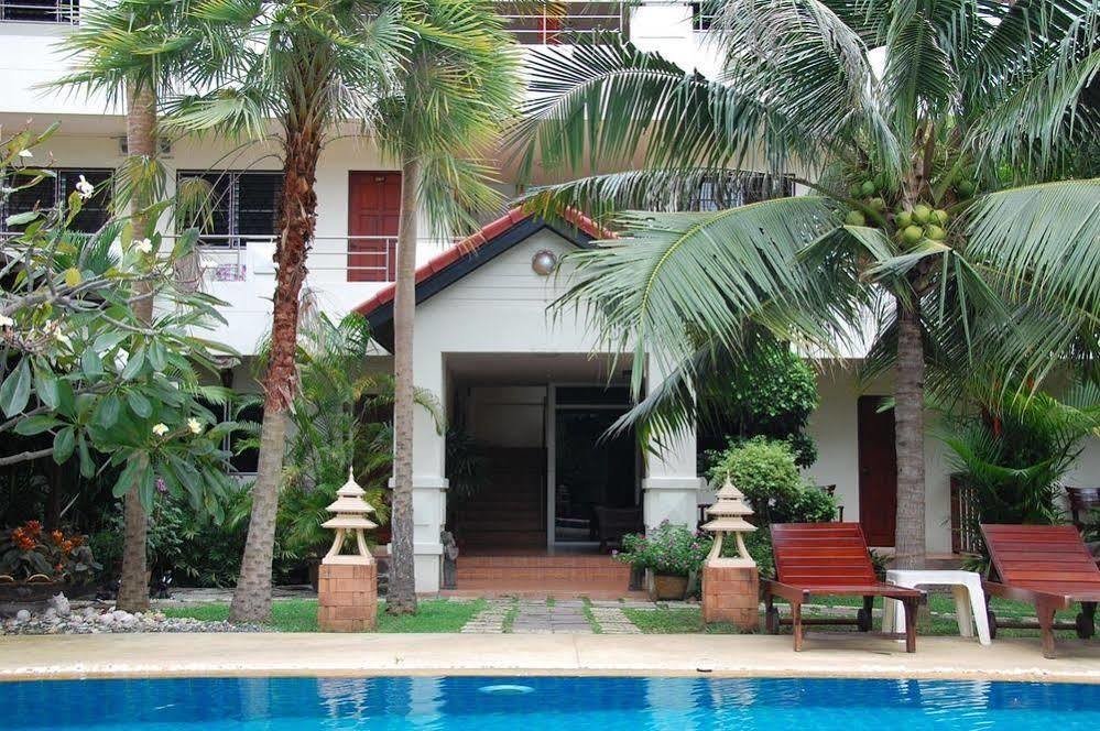 Sirikarn Residence & Luxury Apartments Патая Екстериор снимка
